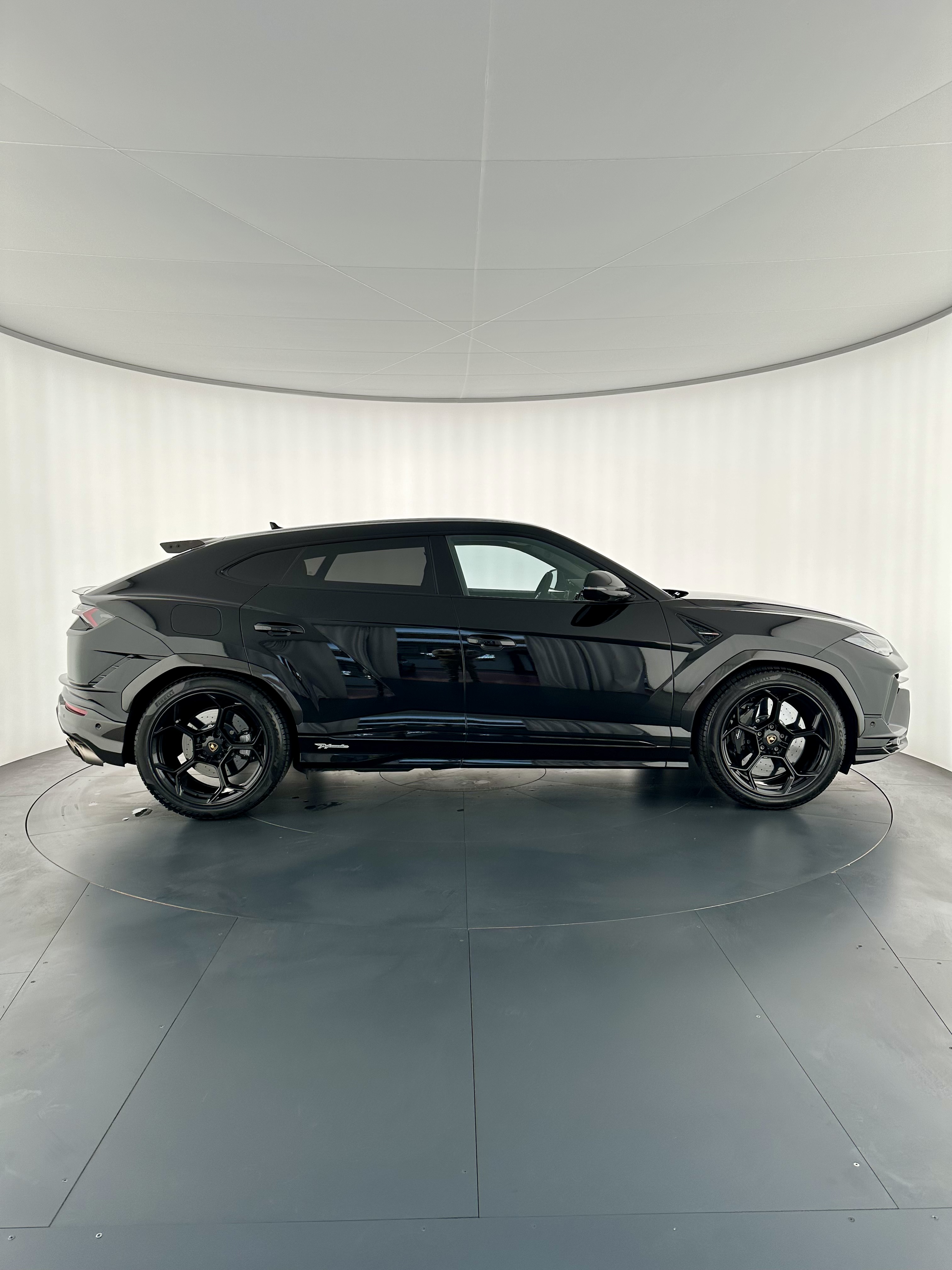 Lamborghini Urus performante Benzina, 2023: photo 4 from another angle