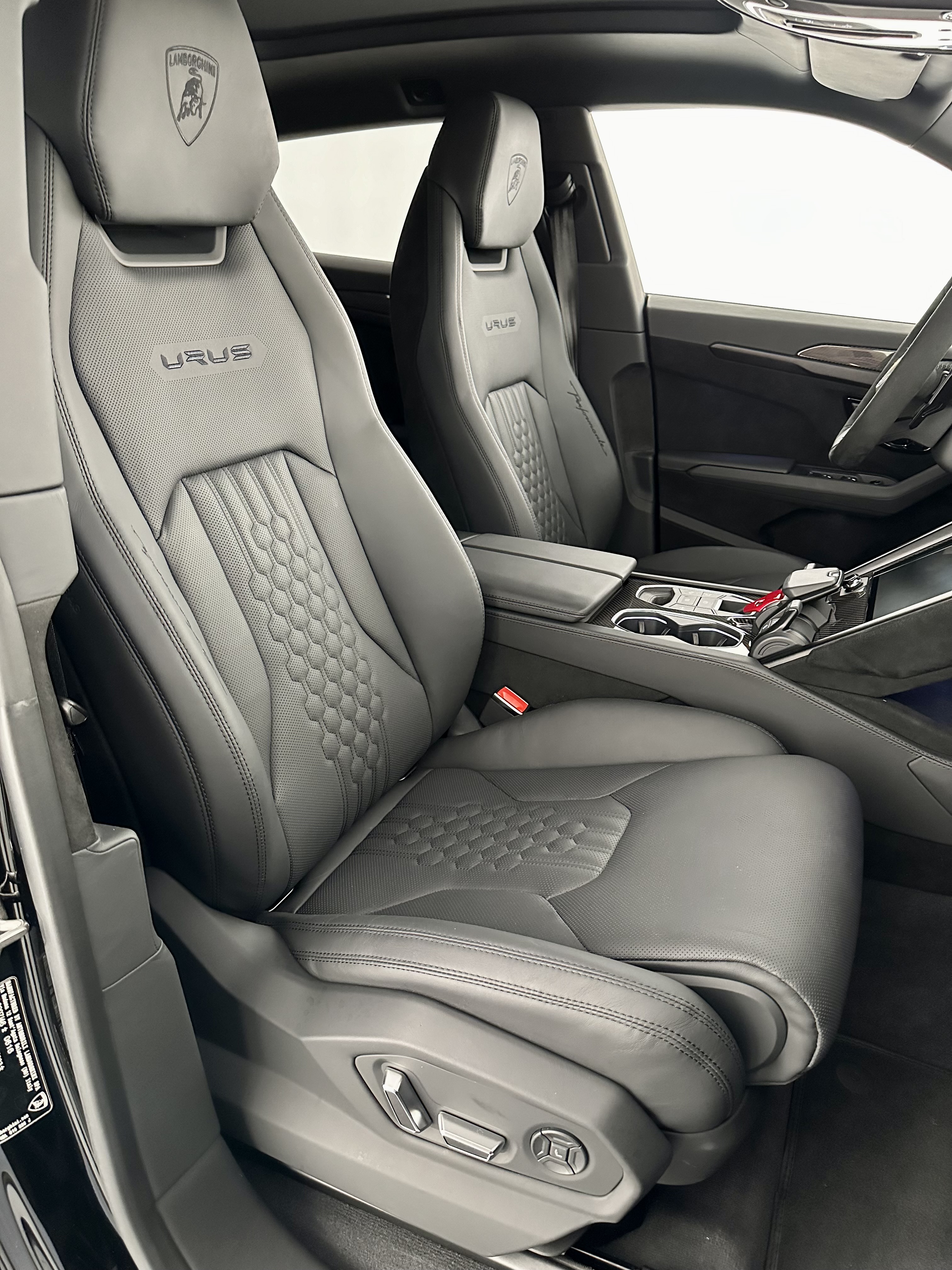 Lamborghini Urus performante Benzina, 2023: photo 8 from another angle