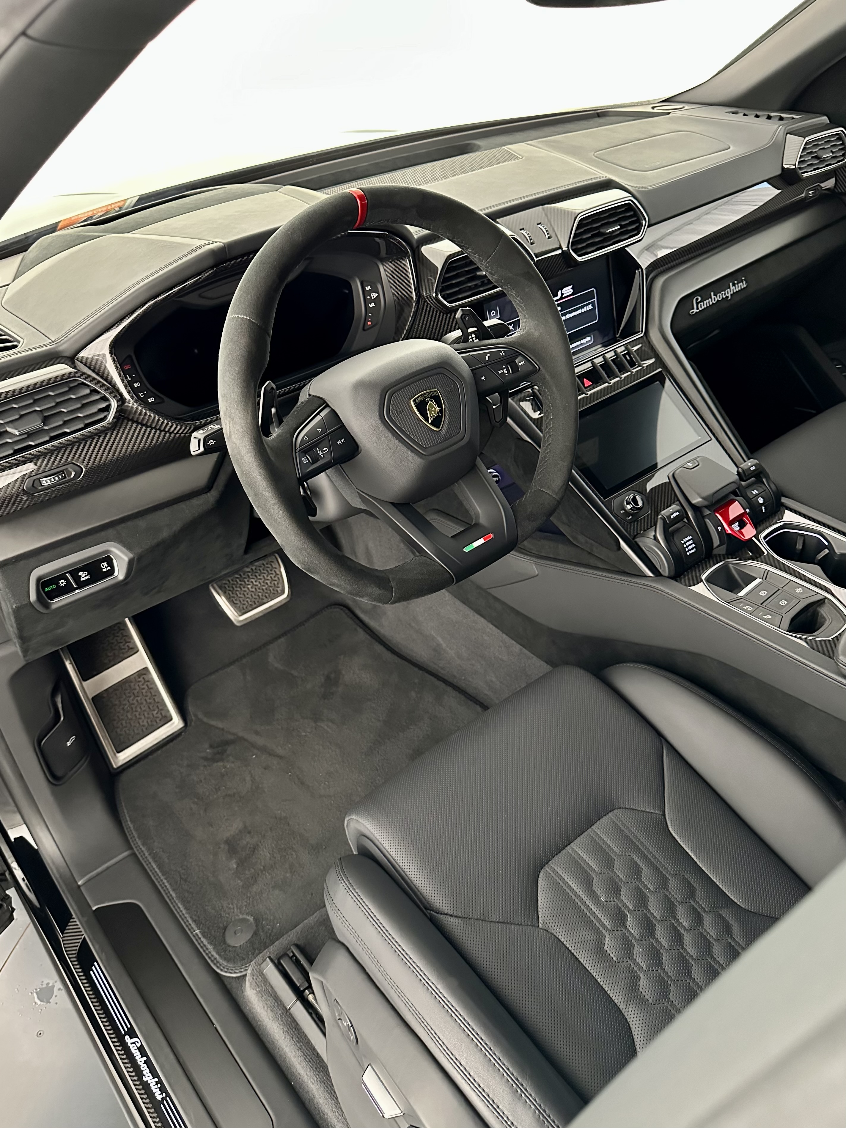 Lamborghini Urus performante Benzina, 2023: photo 9 from another angle