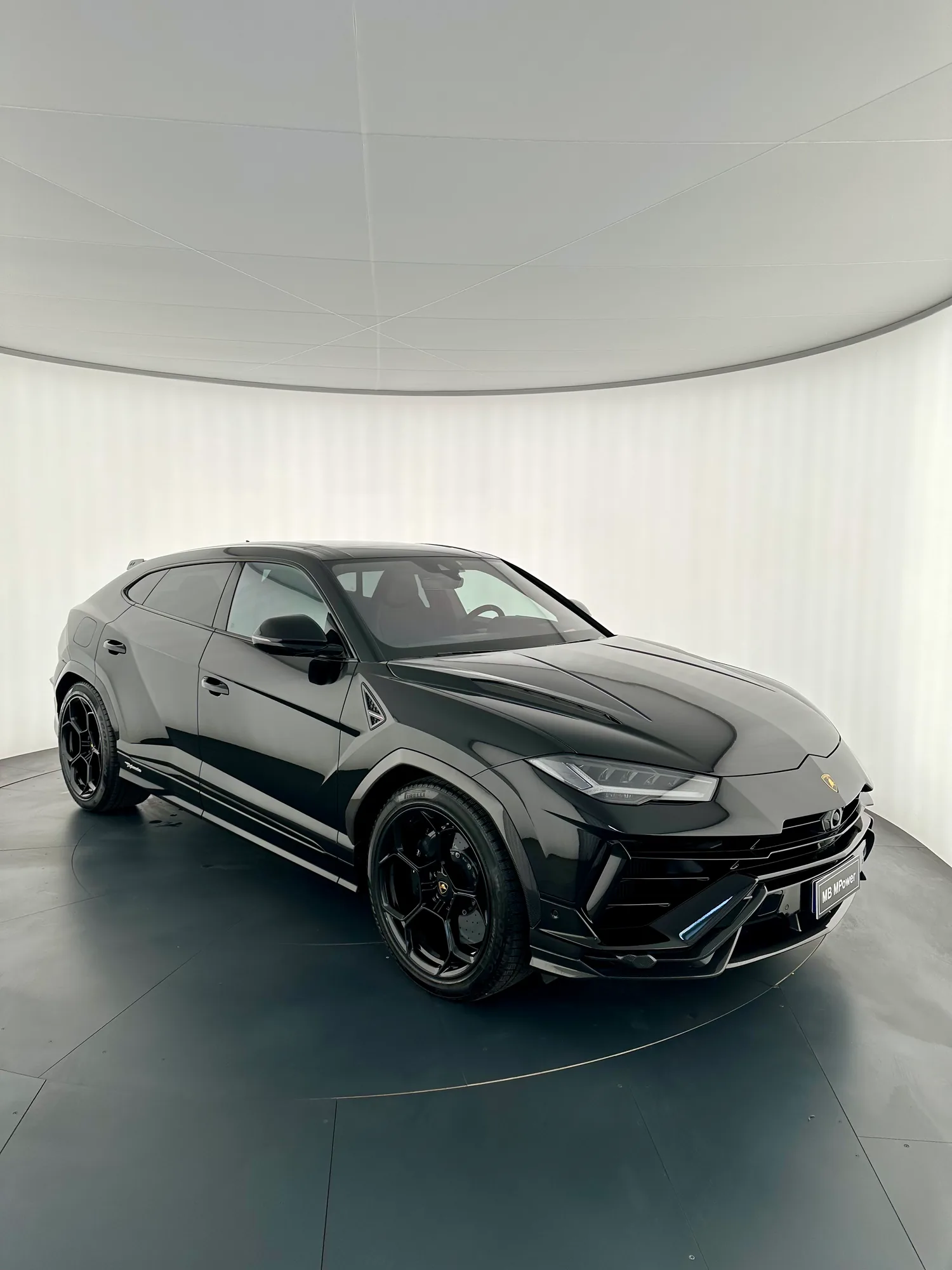 Lamborghini Urus performante Benzina, 2023: main vehicle photo