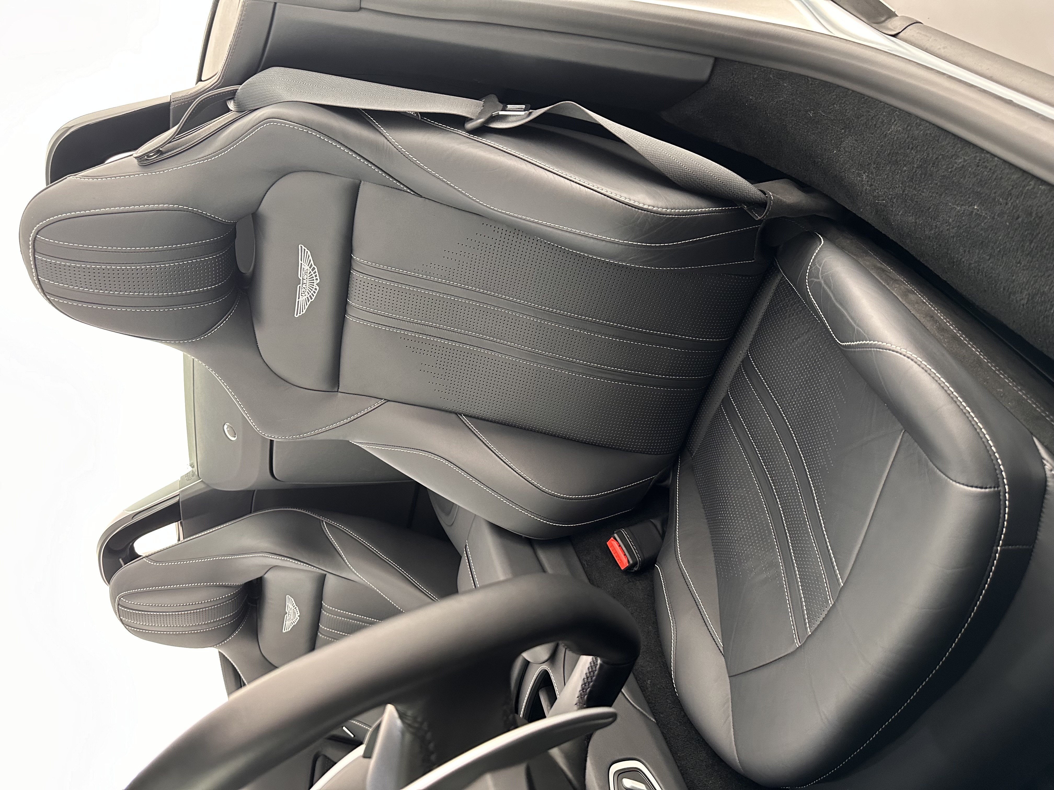 Aston Martin Vantage V8 Spider 2024, 2024: photo 8 from another angle