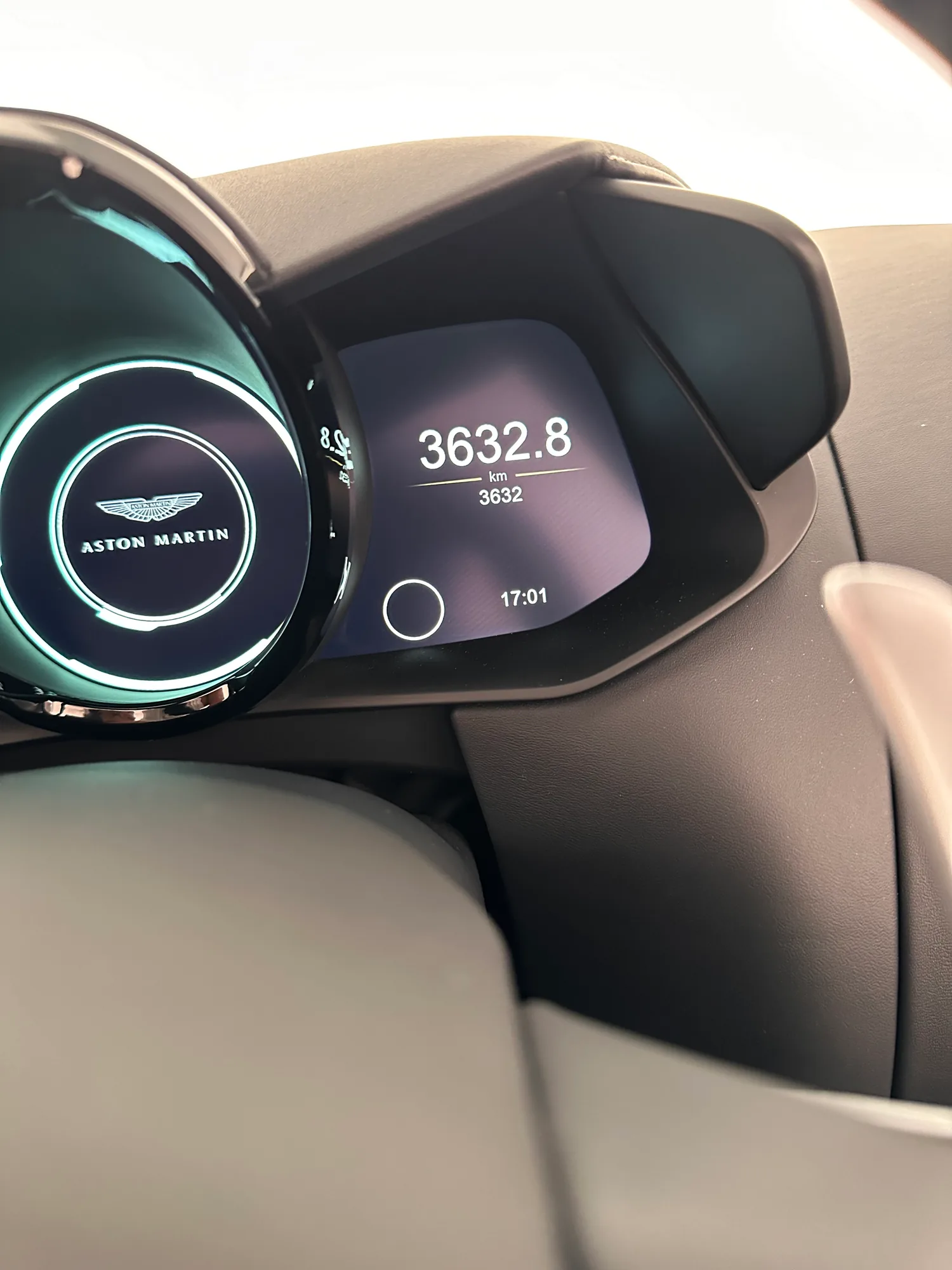 Aston Martin Vantage V8 Spider 2024, 2024: photo 10 from another angle