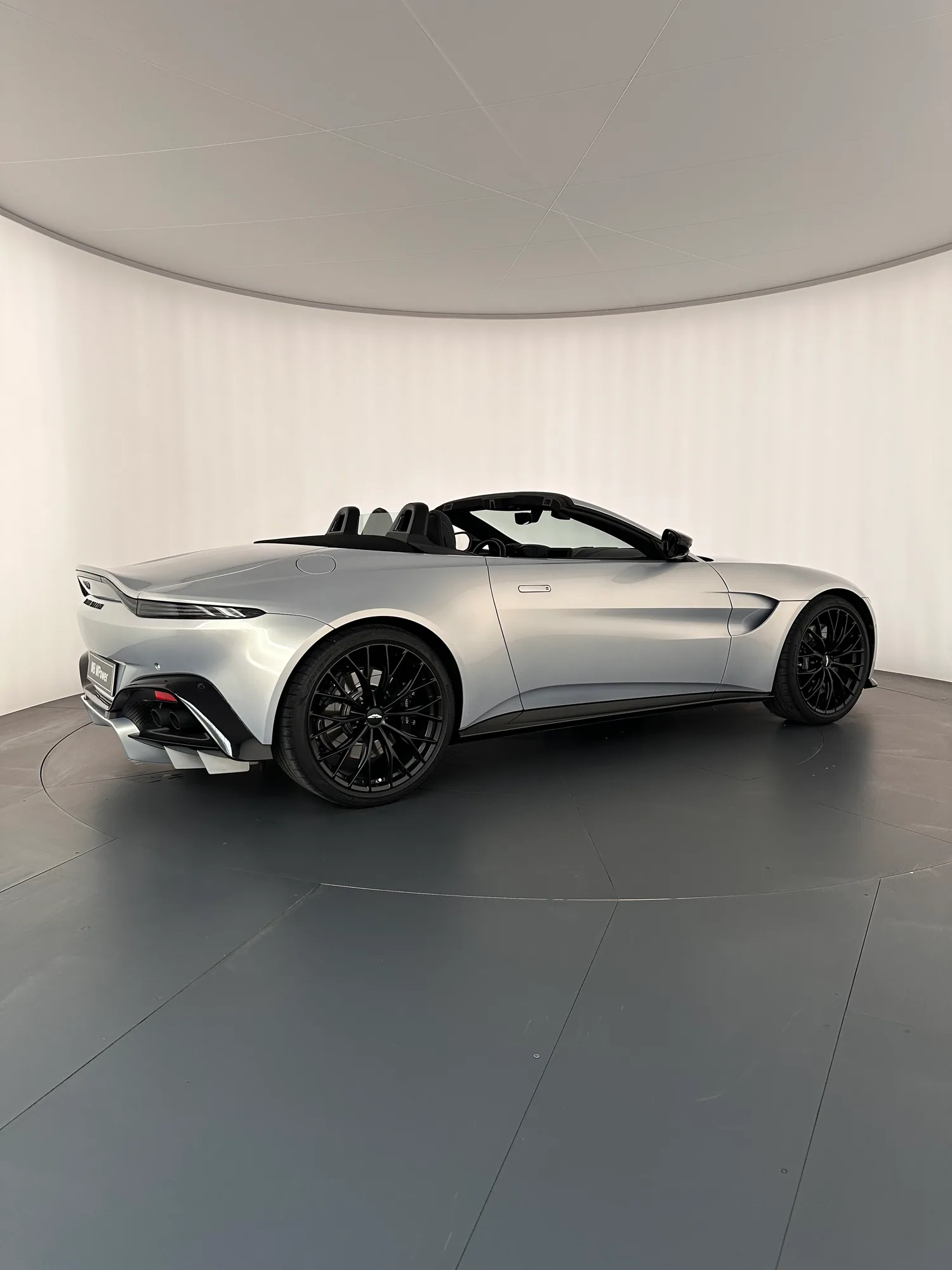 Aston Martin Vantage V8 Spider 2024, 2024: photo 5 from another angle