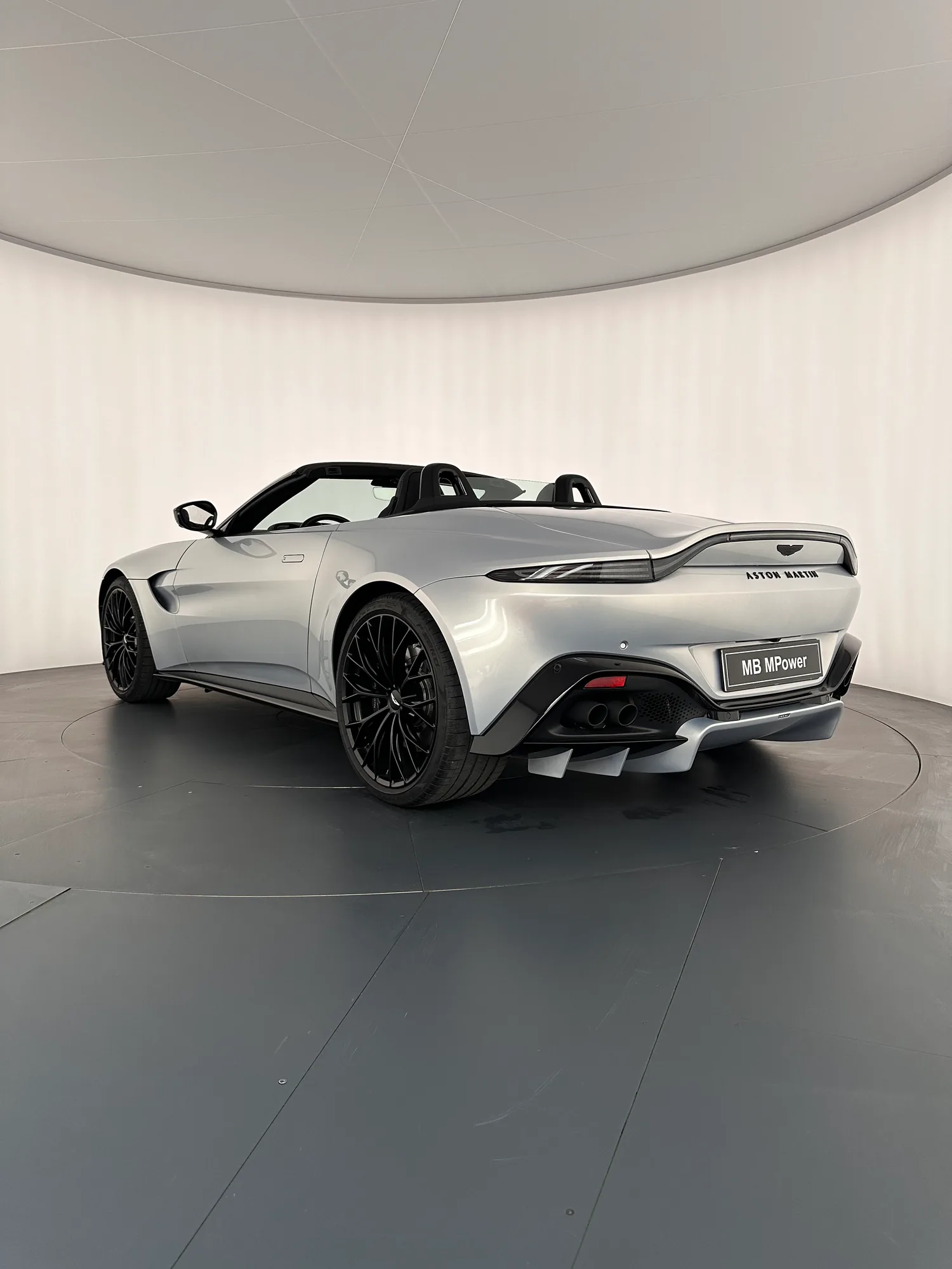 Aston Martin Vantage V8 Spider 2024, 2024: photo 6 from another angle
