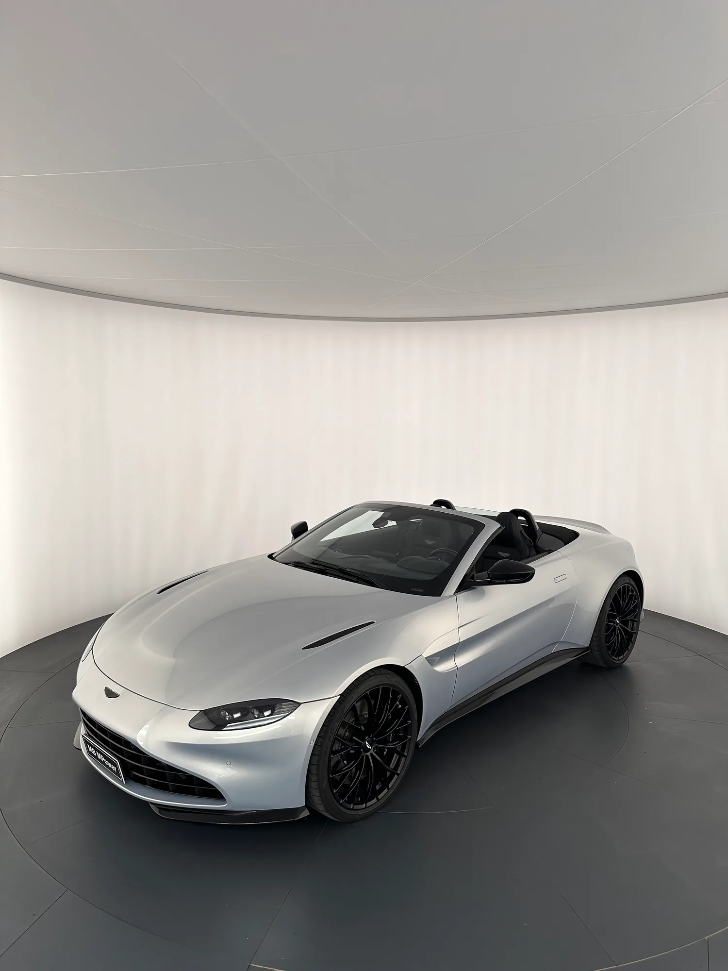 Aston Martin Vantage V8 Spider 2024, 2024: photo 2 from another angle