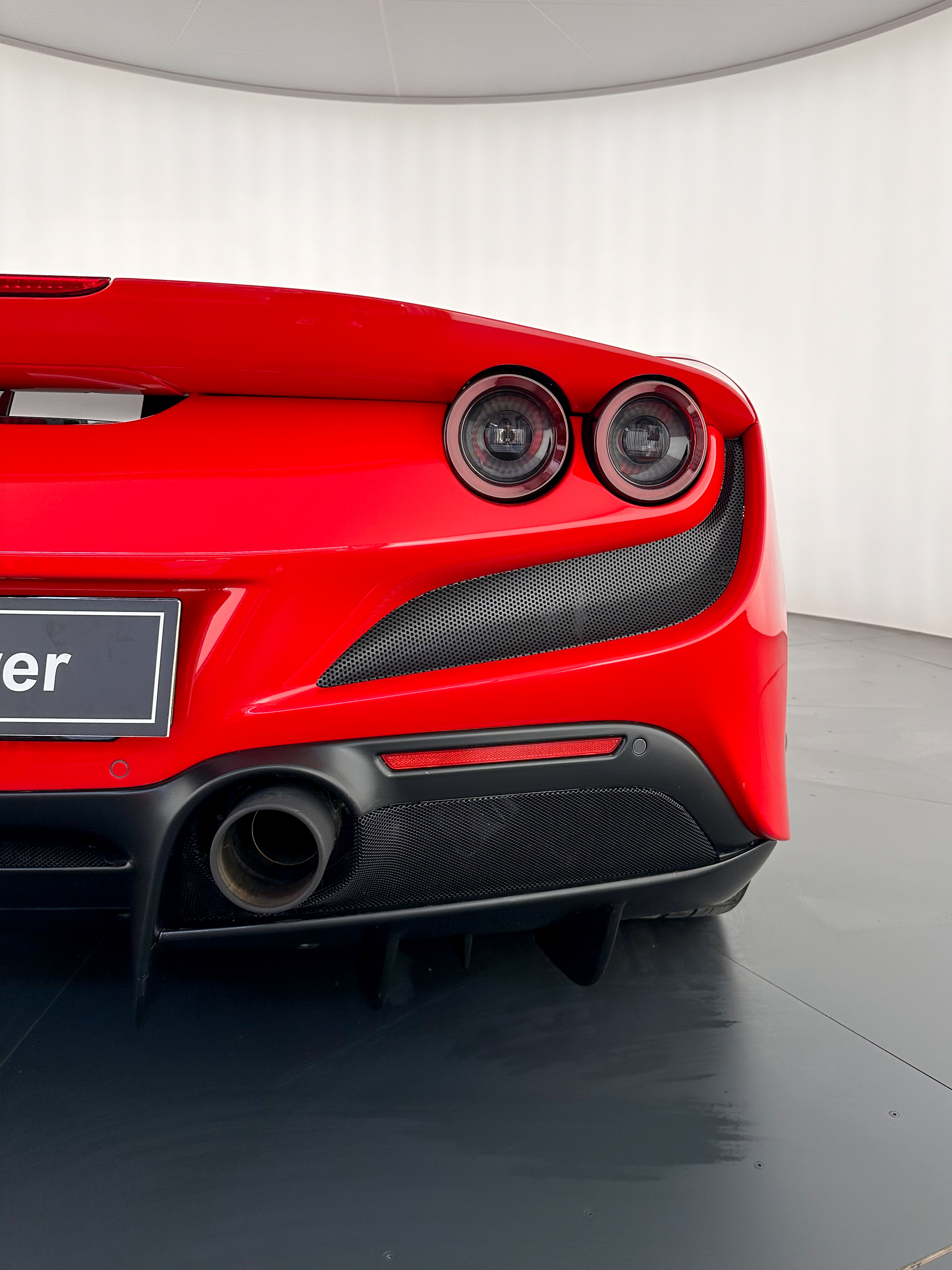 Ferrari F8, 2022: photo 9 from another angle
