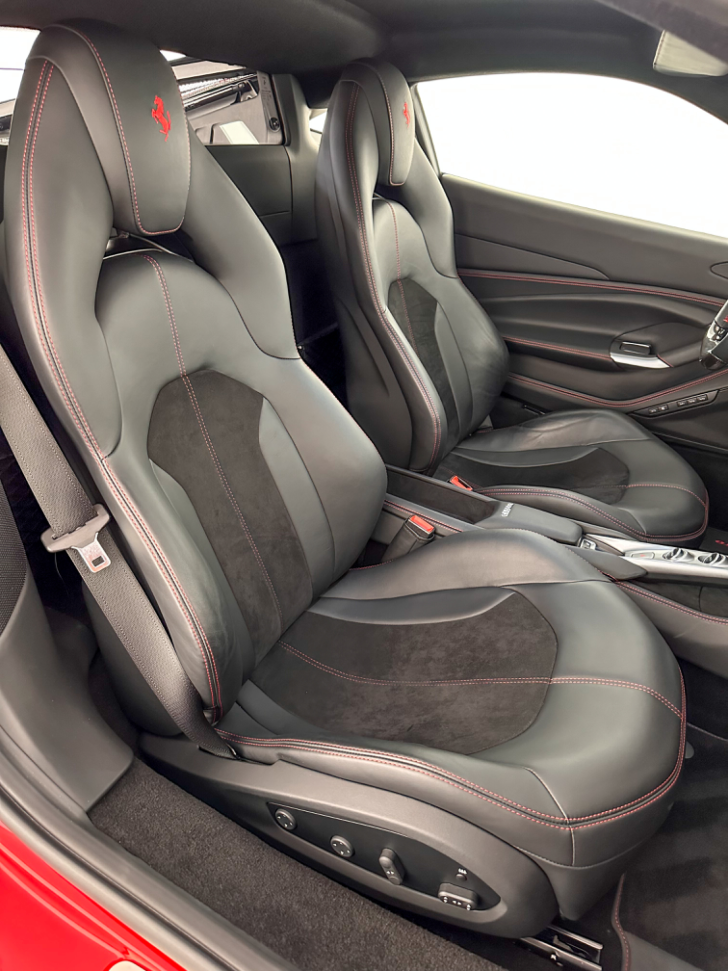 Ferrari F8, 2022: photo 11 from another angle