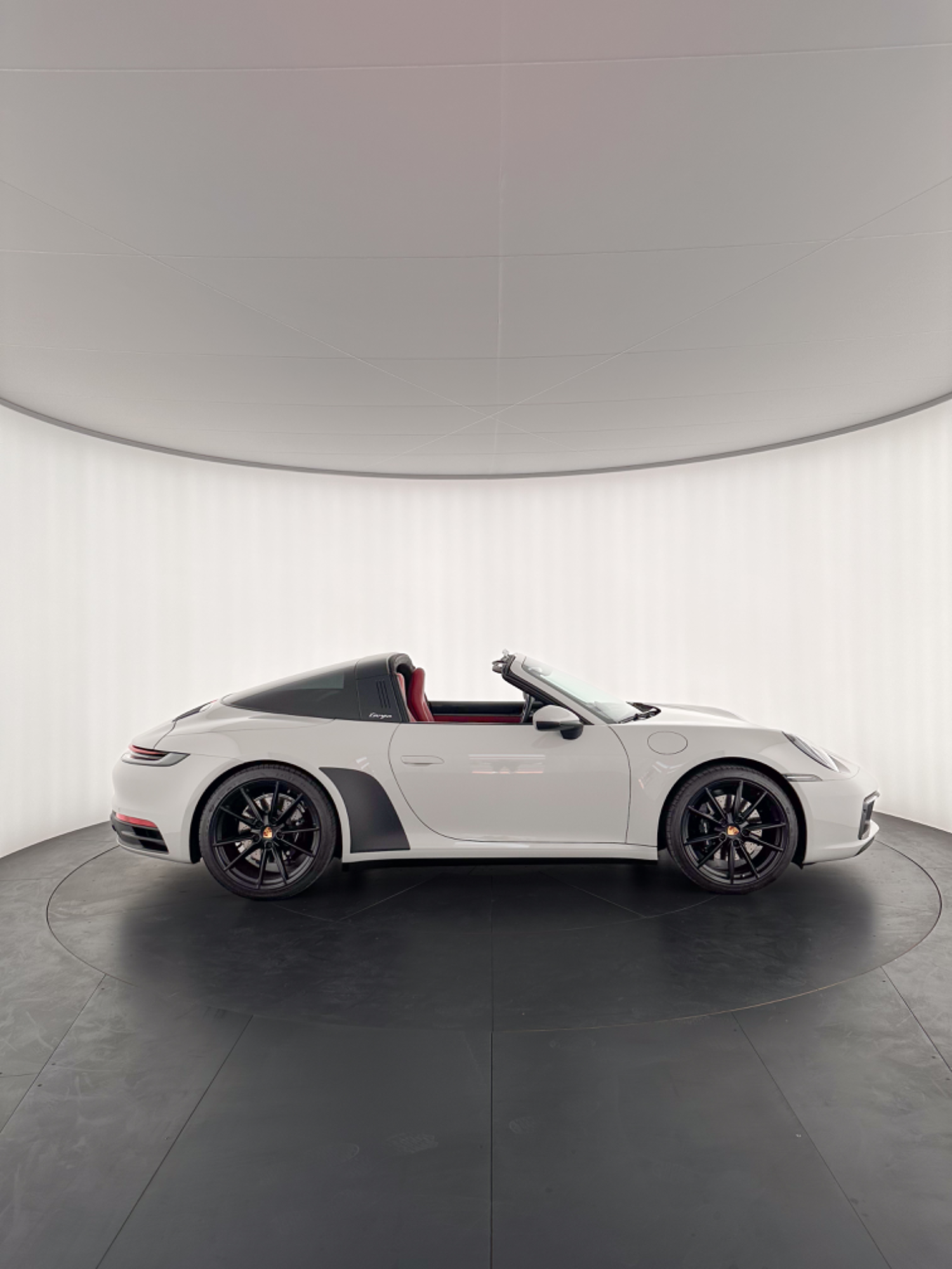 Porsche 992 Targa 4s, 2021: photo 4 from another angle