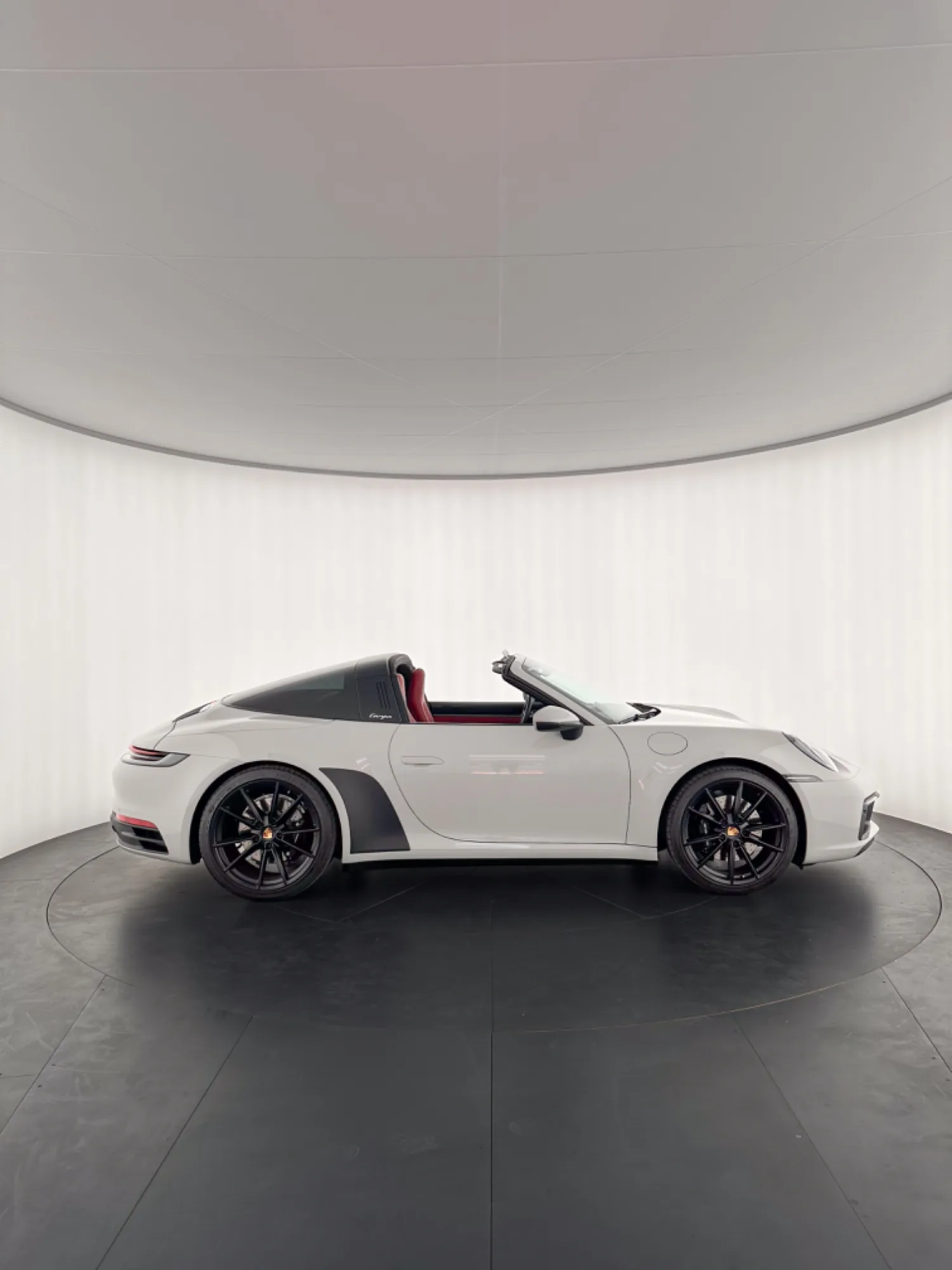 Porsche 992 Targa 4s, 2021: photo 4 from another angle