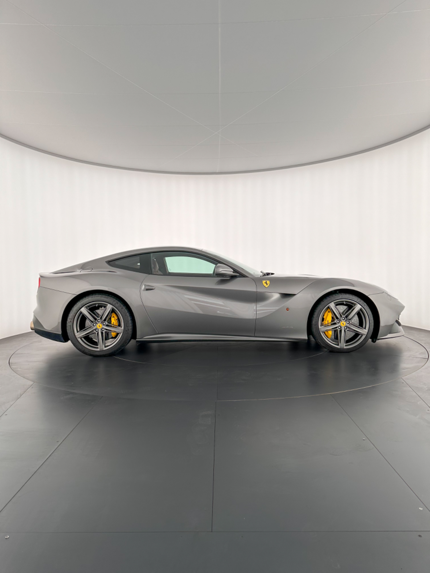 Ferrari F12, 2013: photo 4 from another angle