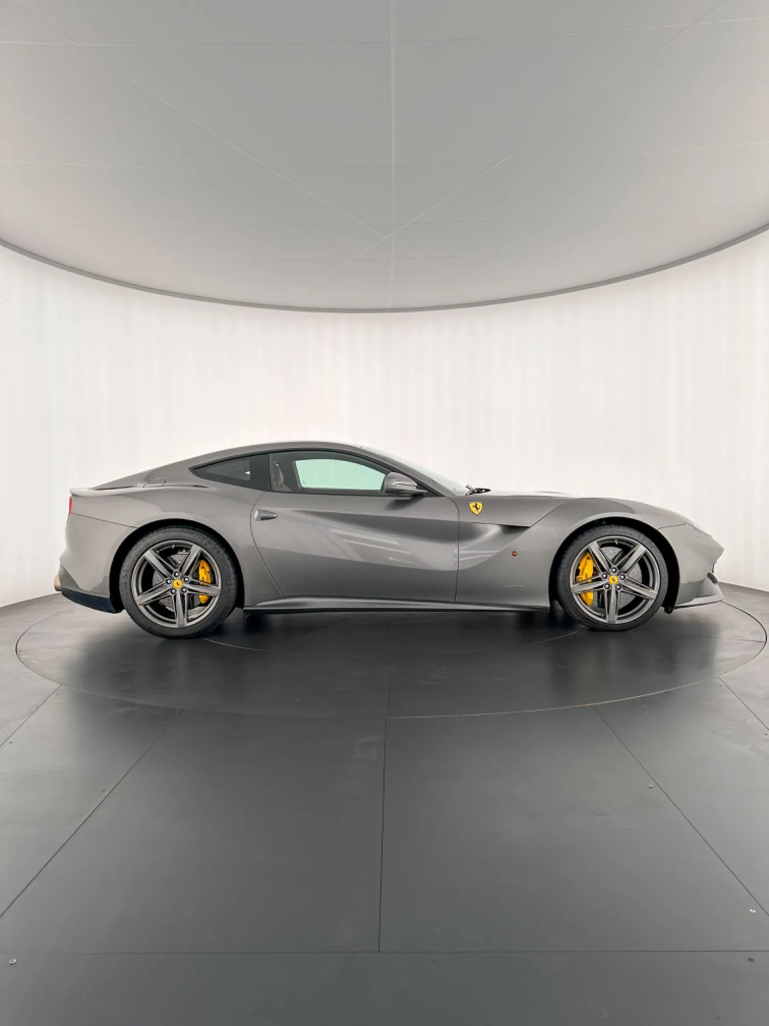 Ferrari F12, 2013: photo 4 from another angle