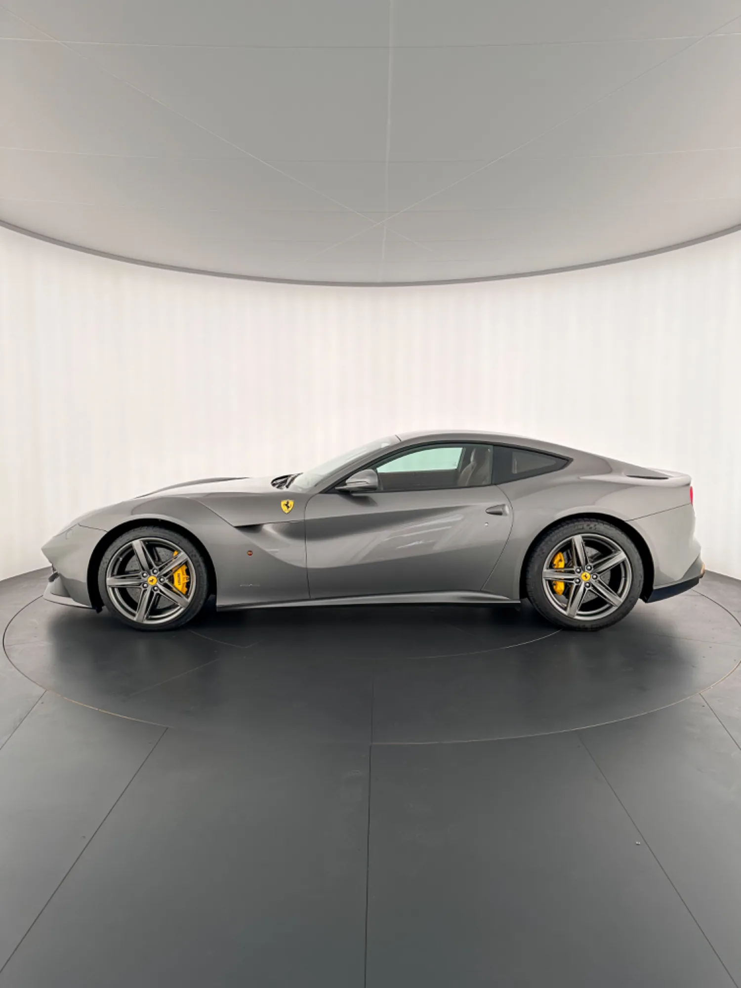 Ferrari F12, 2013: photo 3 from another angle
