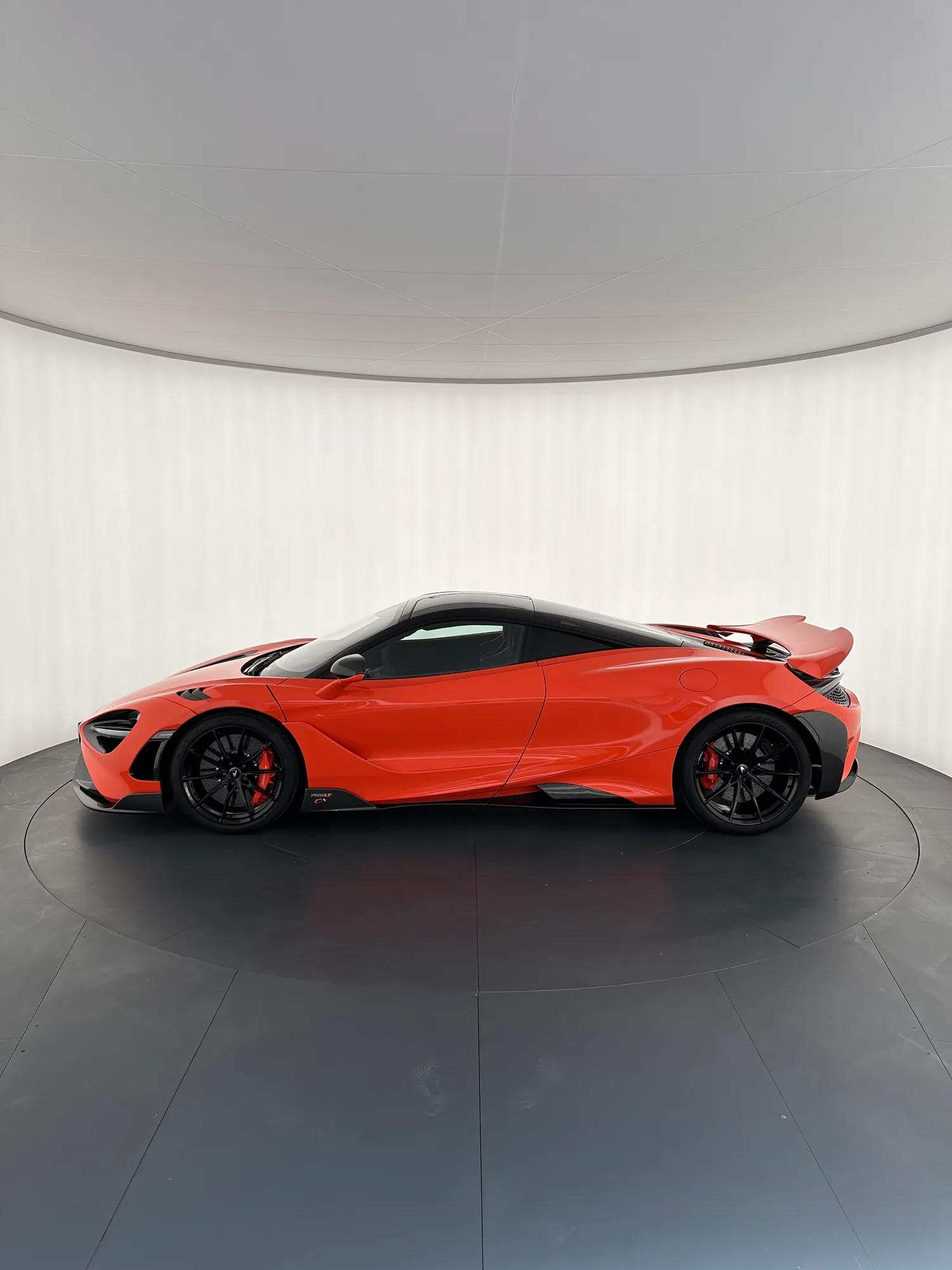 McLaren 765LT Coupé, 2021, Papaya Spark Orange: photo 3 from another angle